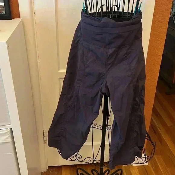 Lululemon Dance Studio Cropped Pants-Sz 10 - Picture 4 of 4
